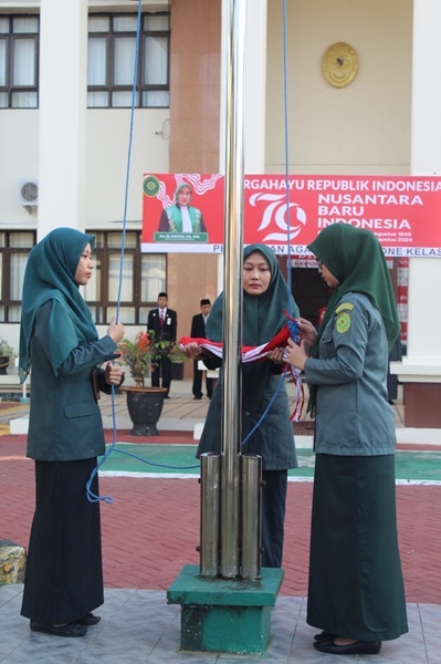 uphutri12.jpg